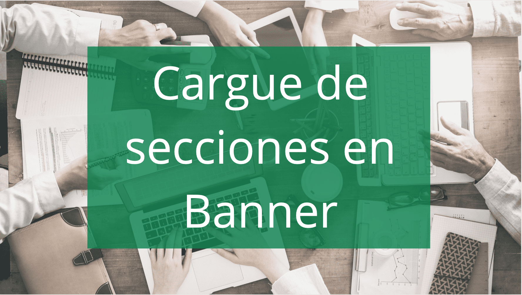 Escritorio con personas y computadores