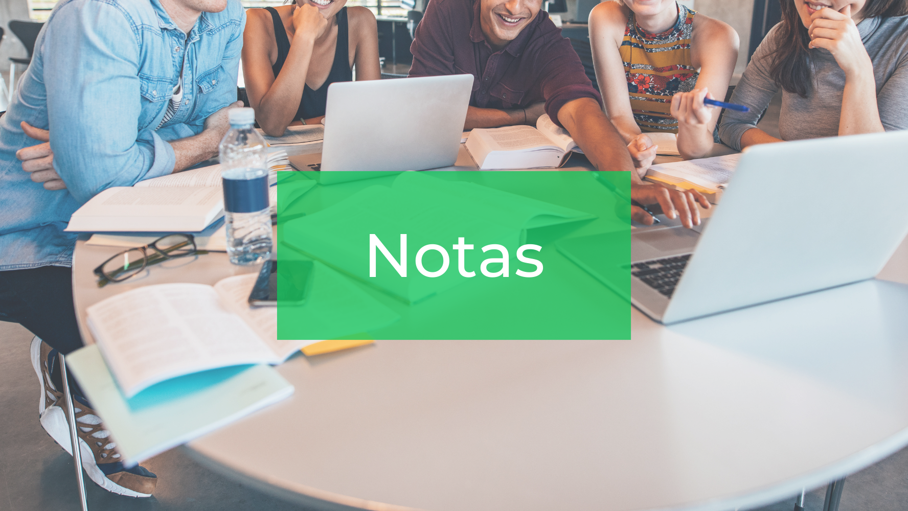 Dos estudiantes en clase